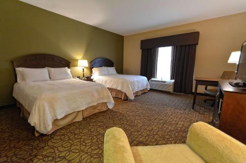 Habitación con 2 camas grandes - No fumadores/Adaptada para discapacidad auditiva y de movimiento del hotel Hampton Inn Geneseo. Foto 1