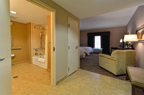 Habitación con 2 camas grandes - No fumadores/Adaptada para discapacidad auditiva y de movimiento del hotel Hampton Inn Geneseo. Foto 2