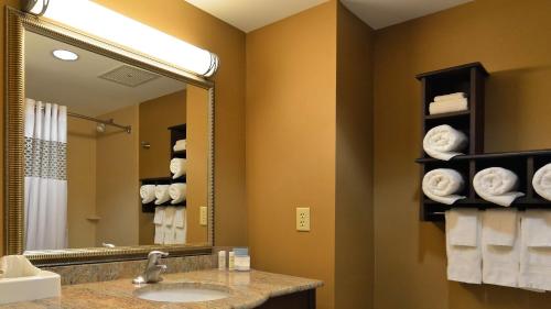 Habitación para no fumadores - 2 camas grandes del hotel Hampton Inn Geneseo. Foto 1
