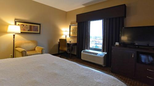 Habitación Doble - Cama extragrande - No fumadores del hotel Hampton Inn Geneseo. Foto 1
