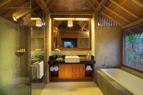 Villa Joglo de 1 dormitorio con piscina privada del hotel Suarti Boutique Village. Foto 10