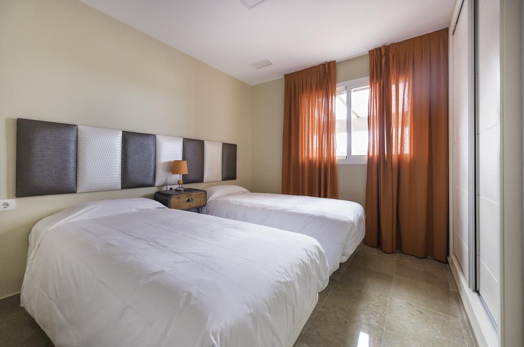 1 dormitorio Ático del hotel Albayt Nueva Alcaidesa. Foto 1