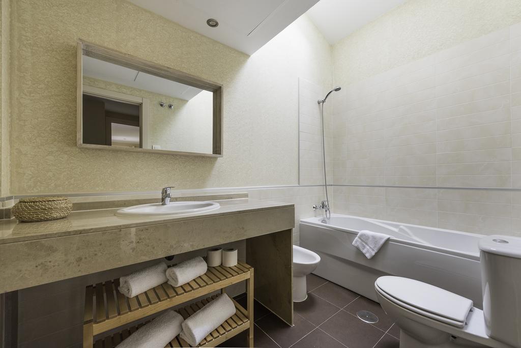 1 dormitorio del hotel Albayt Nueva Alcaidesa. Foto 2