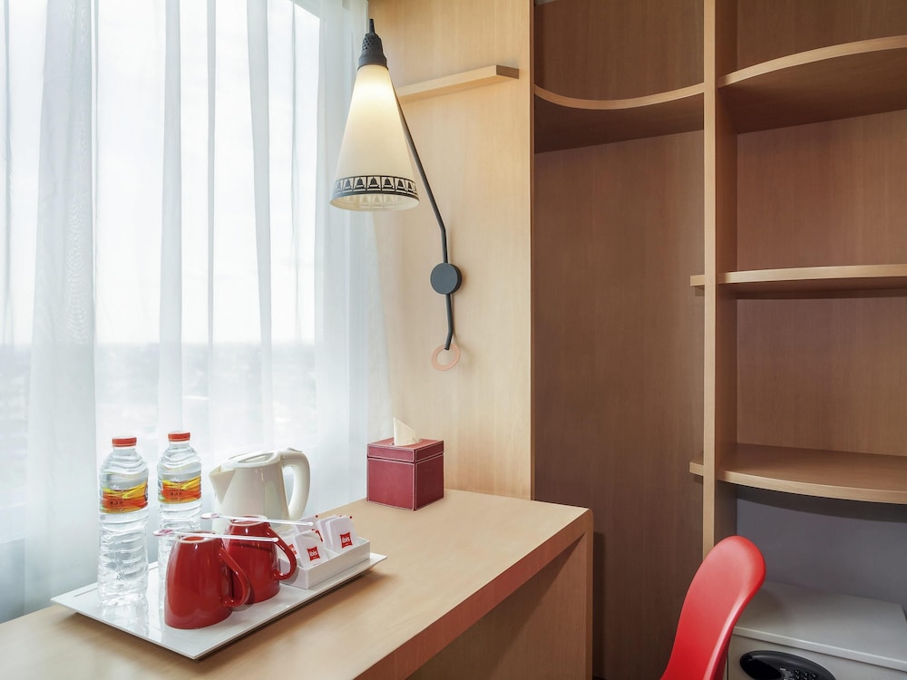 HABITACIÓN SUPERIOR con 1 cama king size del hotel Ibis Yogyakarta Adi Sucipto. Foto 1