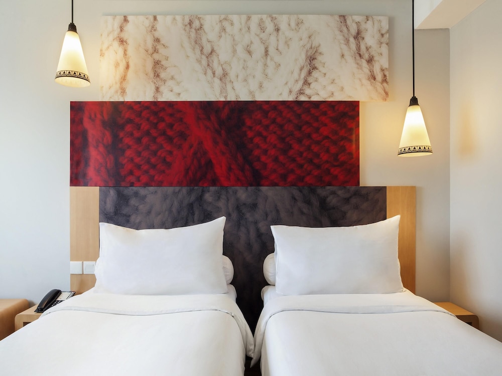 Habitación superior con 2 camas individuales del hotel Ibis Yogyakarta Adi Sucipto