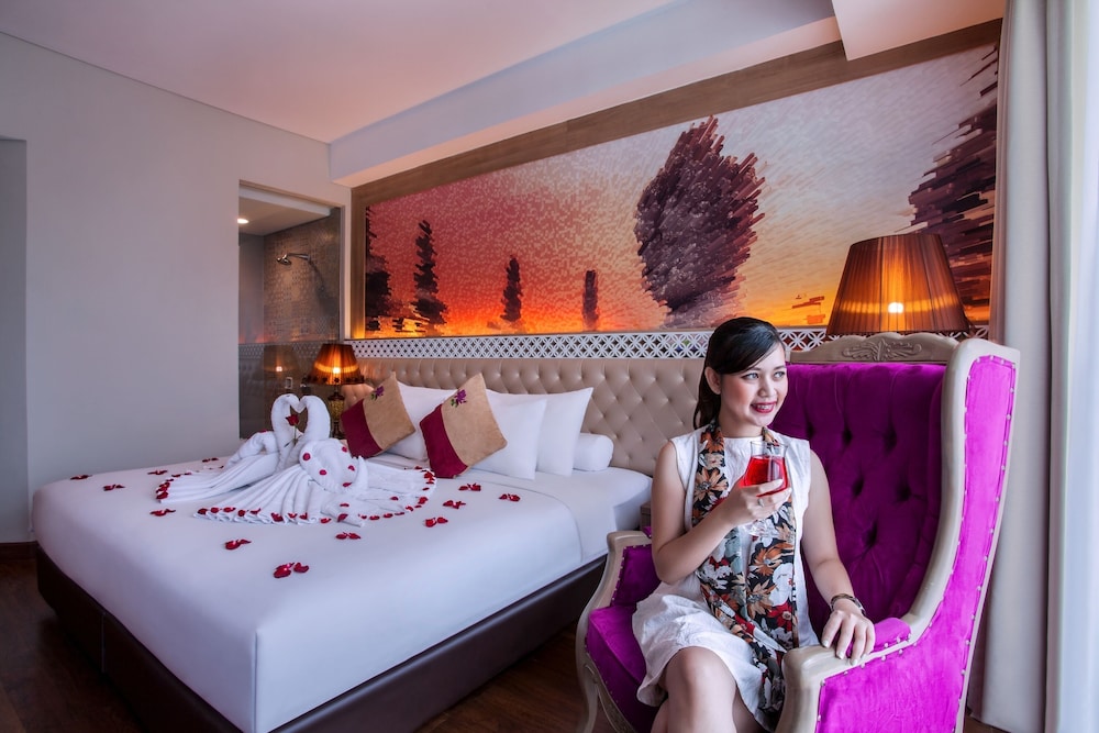Habitación Premium Superior con cama King Size del hotel Grand Mercure Yogyakarta Adi Sucipto. Foto 1