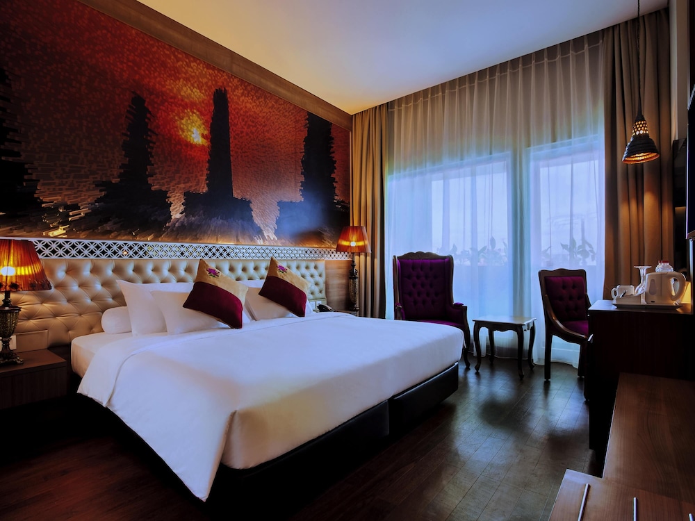Habitación Premium Superior con cama King Size del hotel Grand Mercure Yogyakarta Adi Sucipto. Foto 2