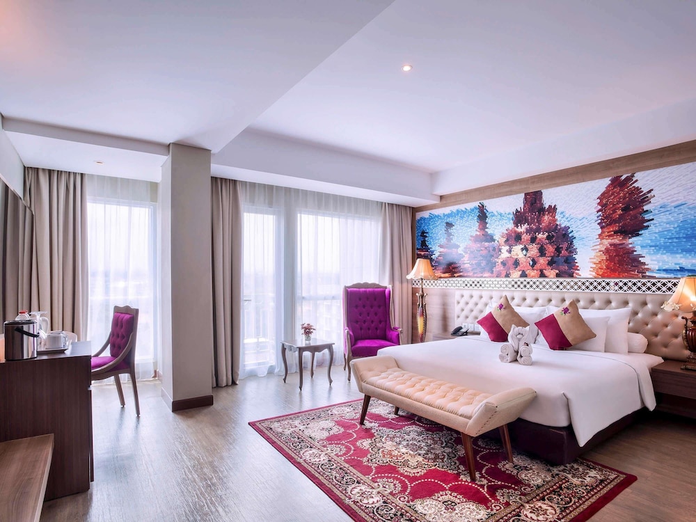 Habitación Premium Deluxe con cama King Size del hotel Grand Mercure Yogyakarta Adi Sucipto. Foto 1