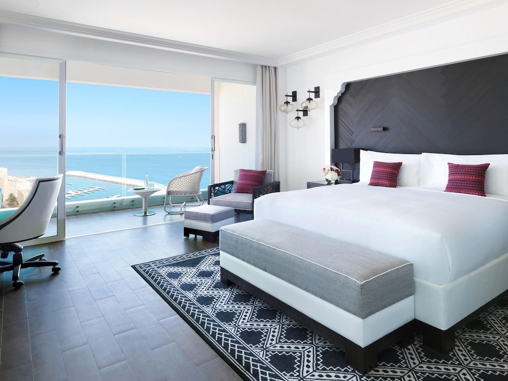 Suite con Vista al Mar de Un Dormitorio King del hotel Fairmont Fujairah Beach Resort