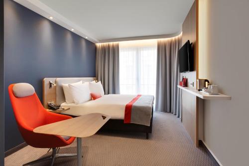 Habitación Doble Estándar del hotel HOLIDAY INN EXPRESS BERLIN - ALEXANDERPLATZ. Foto 2