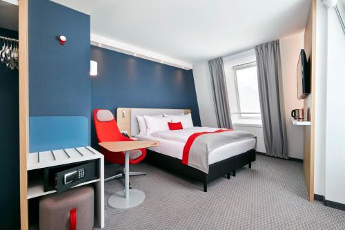 Habitación Doble Estándar del hotel HOLIDAY INN EXPRESS BERLIN - ALEXANDERPLATZ. Foto 9