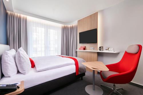 Habitación Estándar con cama grande y sofá cama - No fumadores del hotel HOLIDAY INN EXPRESS BERLIN - ALEXANDERPLATZ. Foto 6