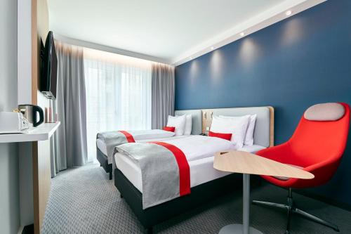 Habitación Doble Estándar - 2 camas del hotel HOLIDAY INN EXPRESS BERLIN - ALEXANDERPLATZ. Foto 1