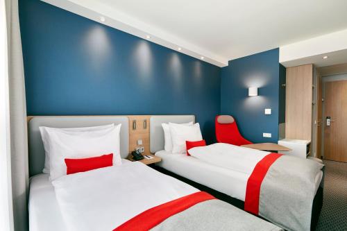 Habitación Doble Estándar - 2 camas del hotel HOLIDAY INN EXPRESS BERLIN - ALEXANDERPLATZ. Foto 6