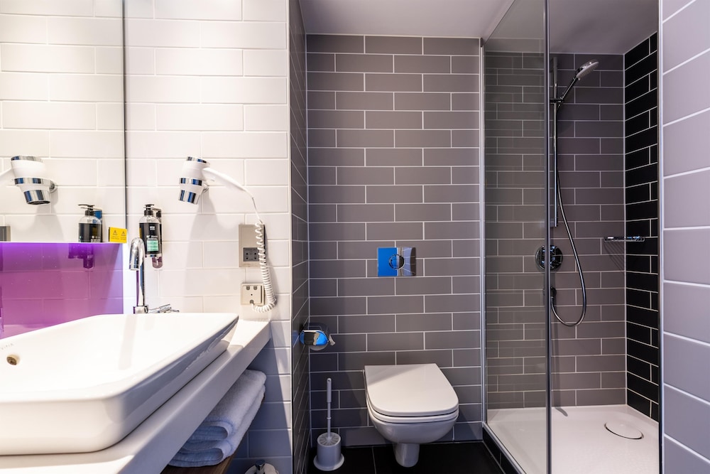 Habitación estándar doble del hotel Premier Inn Koln City Sud. Foto 11