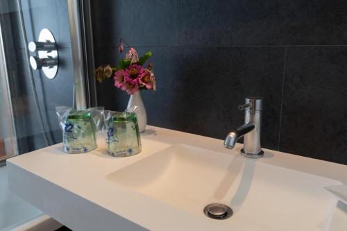 Habitación Doble con vistas - 2 camas del hotel R2 Bahía Playa Design and Spa Wellness - Adults Only. Foto 2