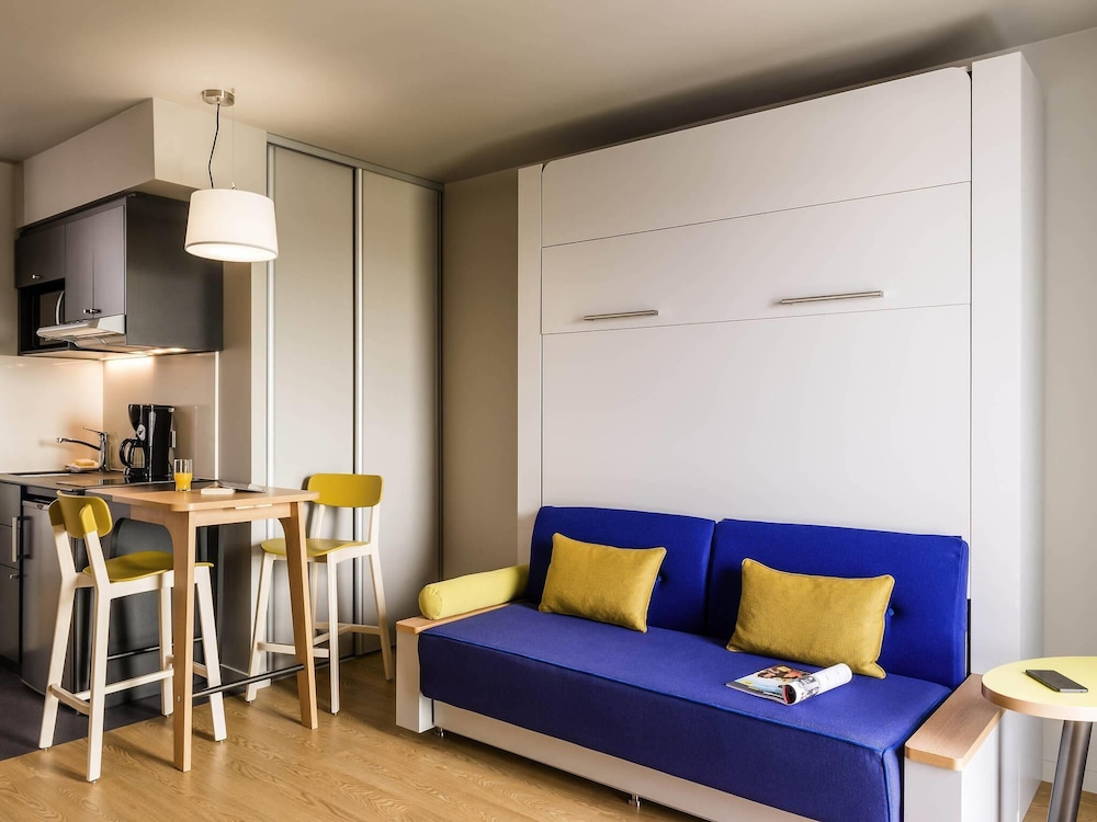 Habitación tipo estudio con una cama doble del hotel ADAGIO ACCESS LA DEFENSE COLOMBES. Foto 1