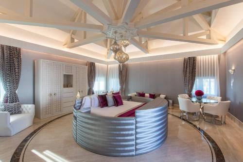 Suite Corona del hotel Gran Hotel Miramar. Foto 2