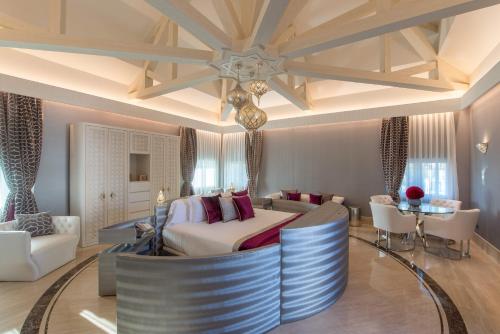 Suite Corona del hotel Gran Hotel Miramar. Foto 3
