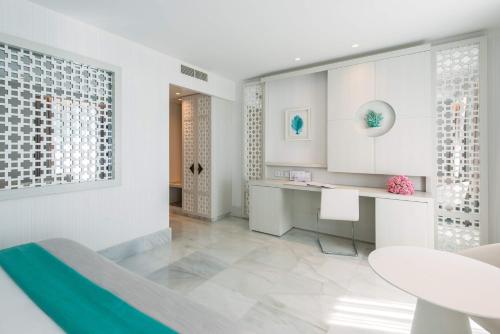 Habitación Deluxe con terraza y vistas al mar del hotel Gran Hotel Miramar. Foto 1