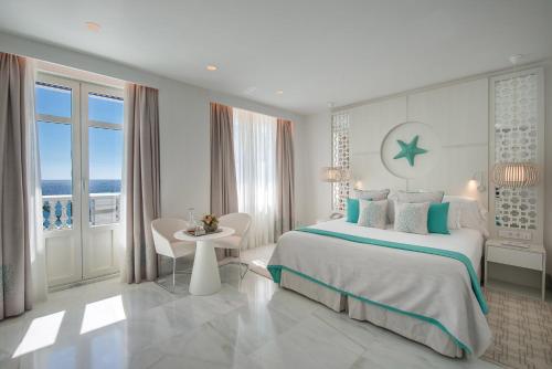 Habitación Deluxe con terraza y vistas al mar del hotel Gran Hotel Miramar. Foto 2