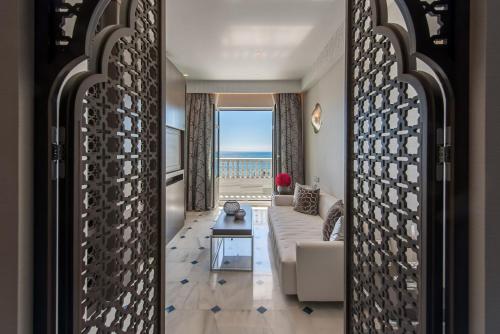 Suite con terraza y vistas al mar del hotel Gran Hotel Miramar. Foto 9
