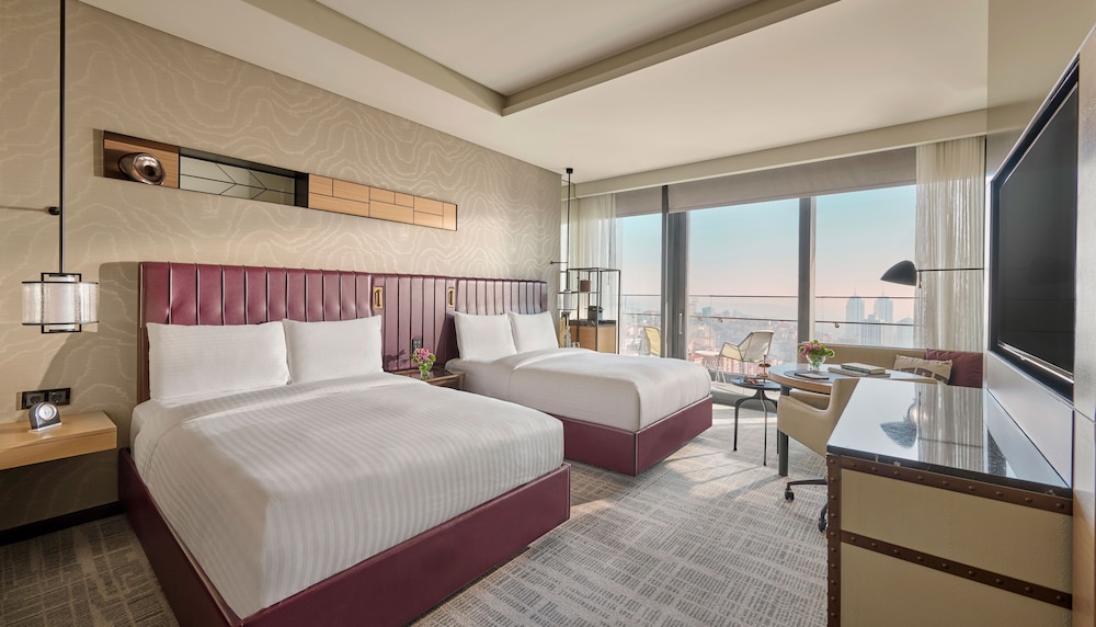Deluxe, 2 camas Queen, vistas al Bósforo con balcón del hotel Fairmont Quasar Istanbul. Foto 4