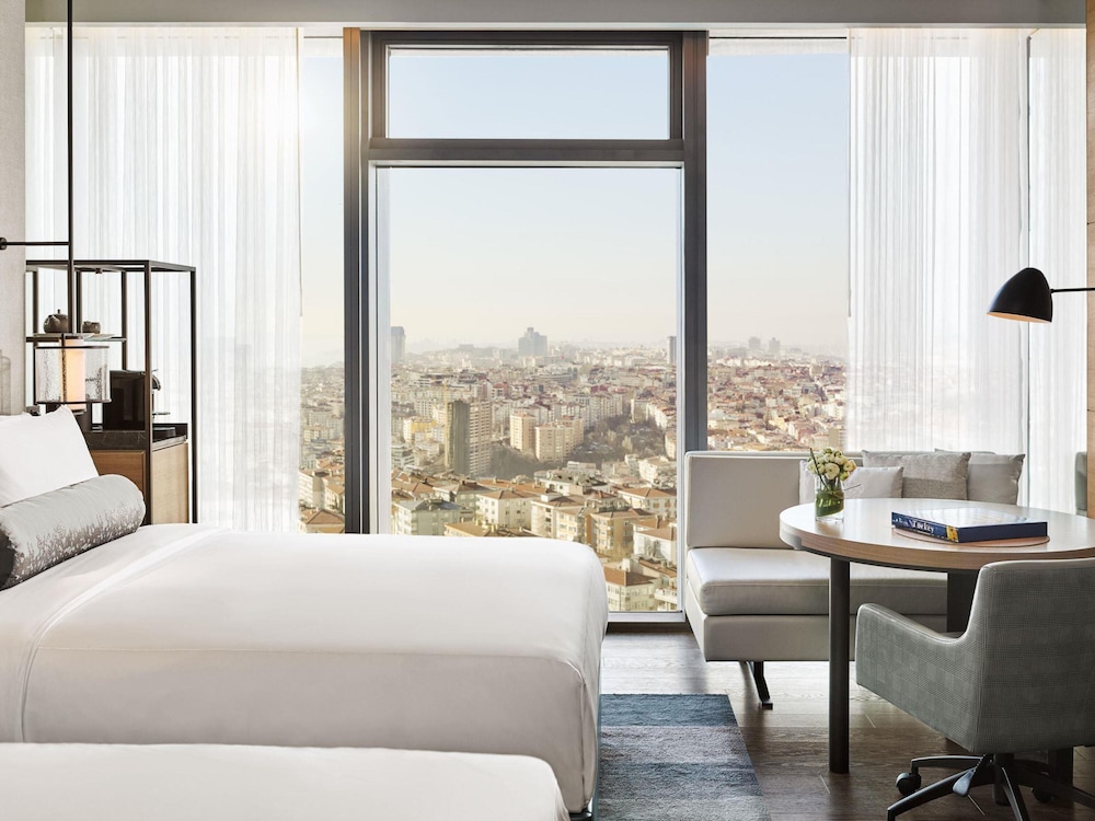 FAIRMONT GOLD Vista a la ciudad, 2 camas Queen, Acceso al Lounge del hotel Fairmont Quasar Istanbul. Foto 5