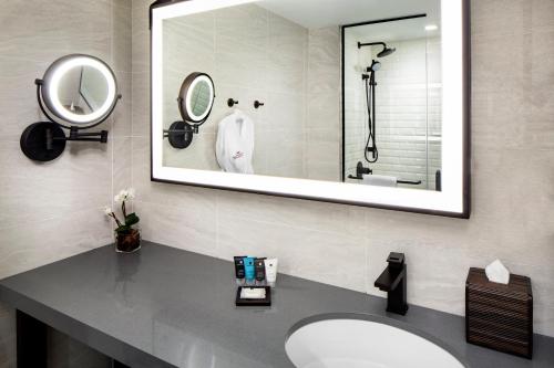 Suite con cama extragrande - No fumadores del hotel Crowne Plaza HY36 Midtown Manhattan. Foto 9