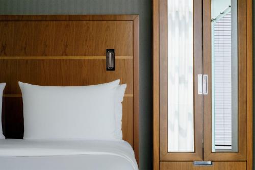 Suite con 1 dormitorio, cama extragrande y ducha accesible en silla de ruedas - Adaptada para personas con movilidad reducida del hotel Crowne Plaza HY36 Midtown Manhattan