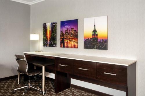 Habitación Executive con cama extragrande - No fumadores del hotel BEST WESTERN PREMIER NYC GATEWAY. Foto 2