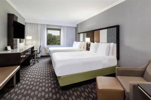 Habitación con 2 camas grandes del hotel BEST WESTERN PREMIER NYC GATEWAY