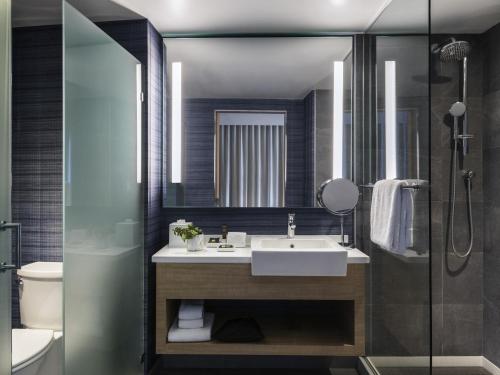Habitación Superior con 2 camas grandes y vistas a la ciudad y al parque - Adaptada para personas con discapacidad auditiva del hotel Novotel Miami Brickell. Foto 1