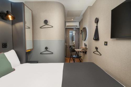 Habitación Doble acogedora sin ventanas del hotel Point A London Shoreditch. Foto 4