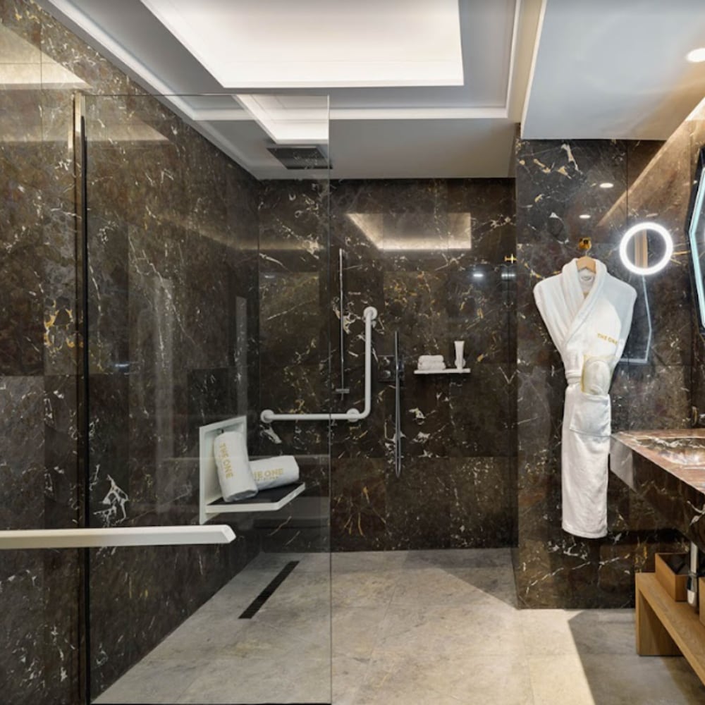 Habitación Deluxe Barcelona del hotel The One Barcelona Gl. Foto 6