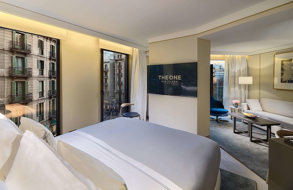 Junior Suite Corner del hotel The One Barcelona Gl. Foto 2