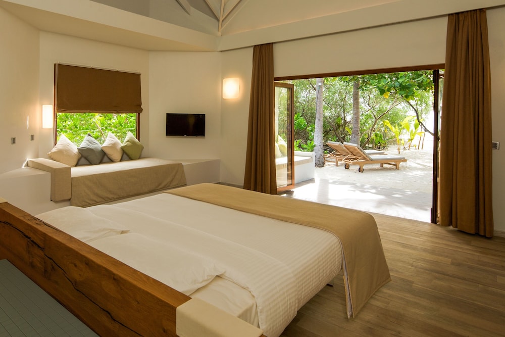Suite frente a la playa con piscina del hotel Cocoon Maldives - All Inclusive. Foto 1