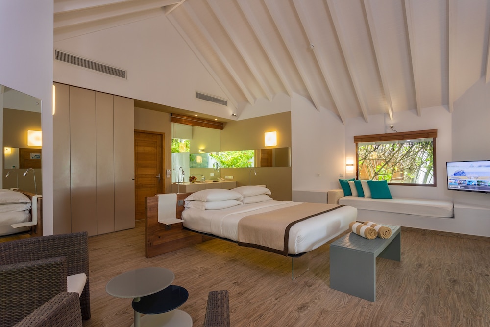 Suite frente a la playa con piscina del hotel Cocoon Maldives - All Inclusive. Foto 2