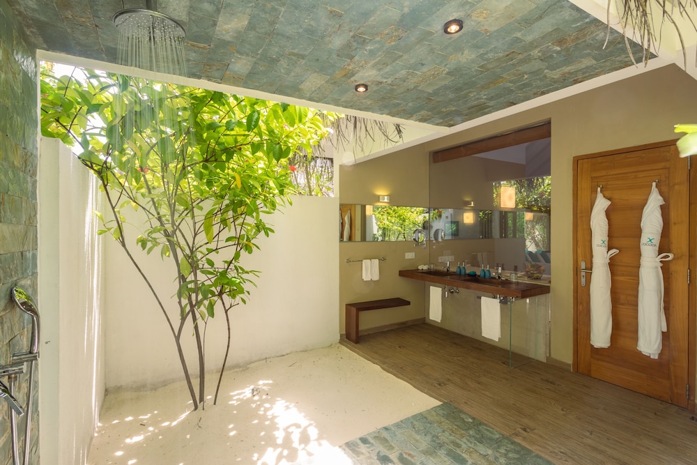 Suite frente a la playa con piscina del hotel Cocoon Maldives - All Inclusive. Foto 4