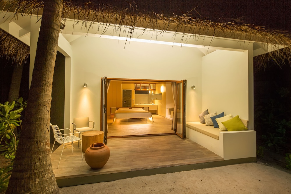 Suite frente a la playa del hotel Cocoon Maldives - All Inclusive. Foto 3