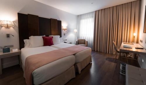 Habitación Doble Estándar del hotel La Laguna Gran Hotel. Foto 3