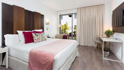 Habitación Doble Deluxe con terraza del hotel La Laguna Gran Hotel. Foto 4