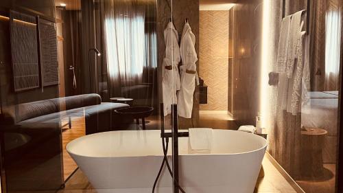 Suite con terraza del hotel La Laguna Gran Hotel. Foto 4