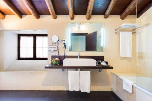 Suite Noble del hotel La Laguna Gran Hotel. Foto 2