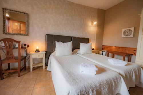 Double or Twin Room del hotel Casa Rural La Asomada del Gato. Foto 18