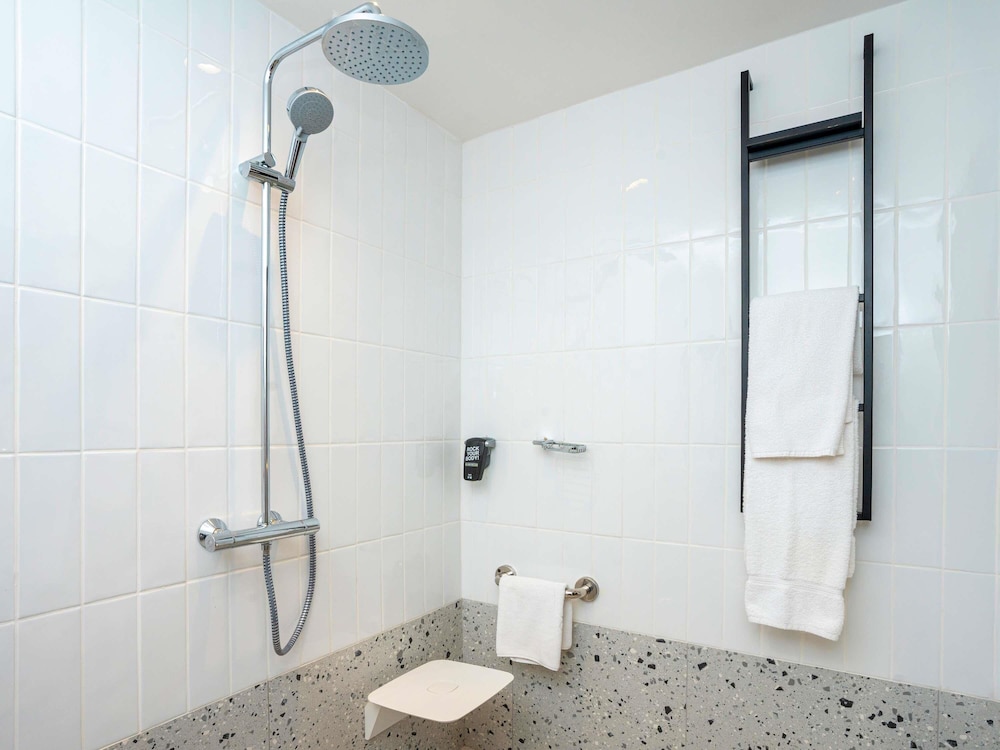 Habitación doble superior, 1 cama doble, accesible para personas con discapacidad del hotel Ibis Dakar. Foto 8