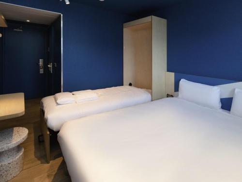 Habitación familiar con cama doble y cama abatible para 1 persona del hotel ibis Budget La Teste Bassin d'Arcachon