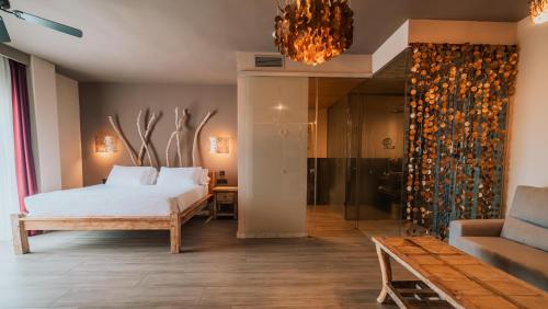 Suite Junior con terraza y vistas al mar del hotel Tarifa Lances