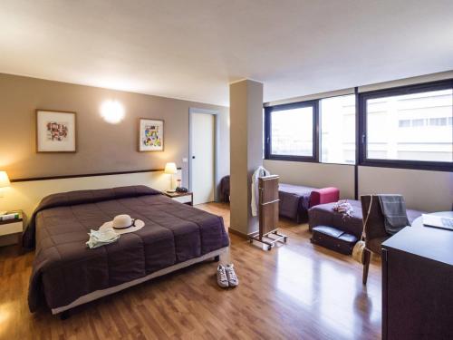 Habitación Cuádruple Estándar del hotel Ibis Styles Palermo Cristal. Foto 1