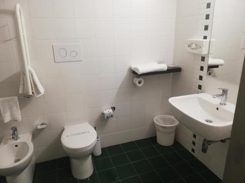 Habitación Cuádruple Estándar del hotel Ibis Styles Palermo Cristal. Foto 3